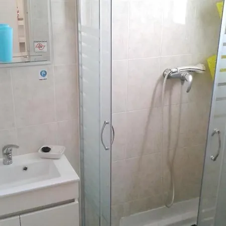 Luxurious In With Pool فيلة *