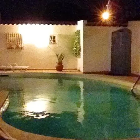 ヴィラ Luxurious In With Pool *