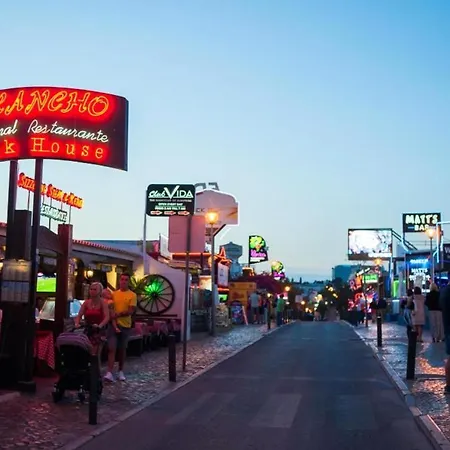 فيلة Luxurious In With Pool